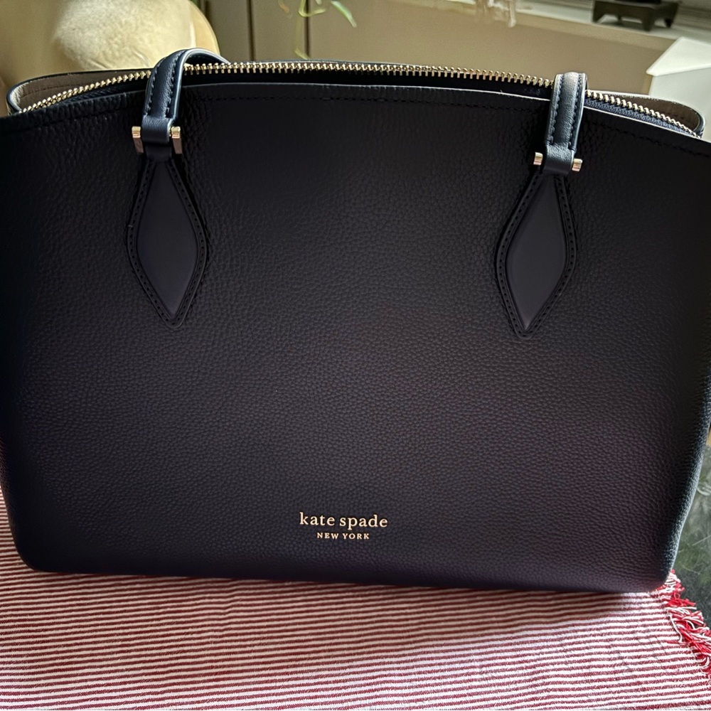 Elegant Navy Blue Handbag with laptop compartment. Almost new (only used  twice)
